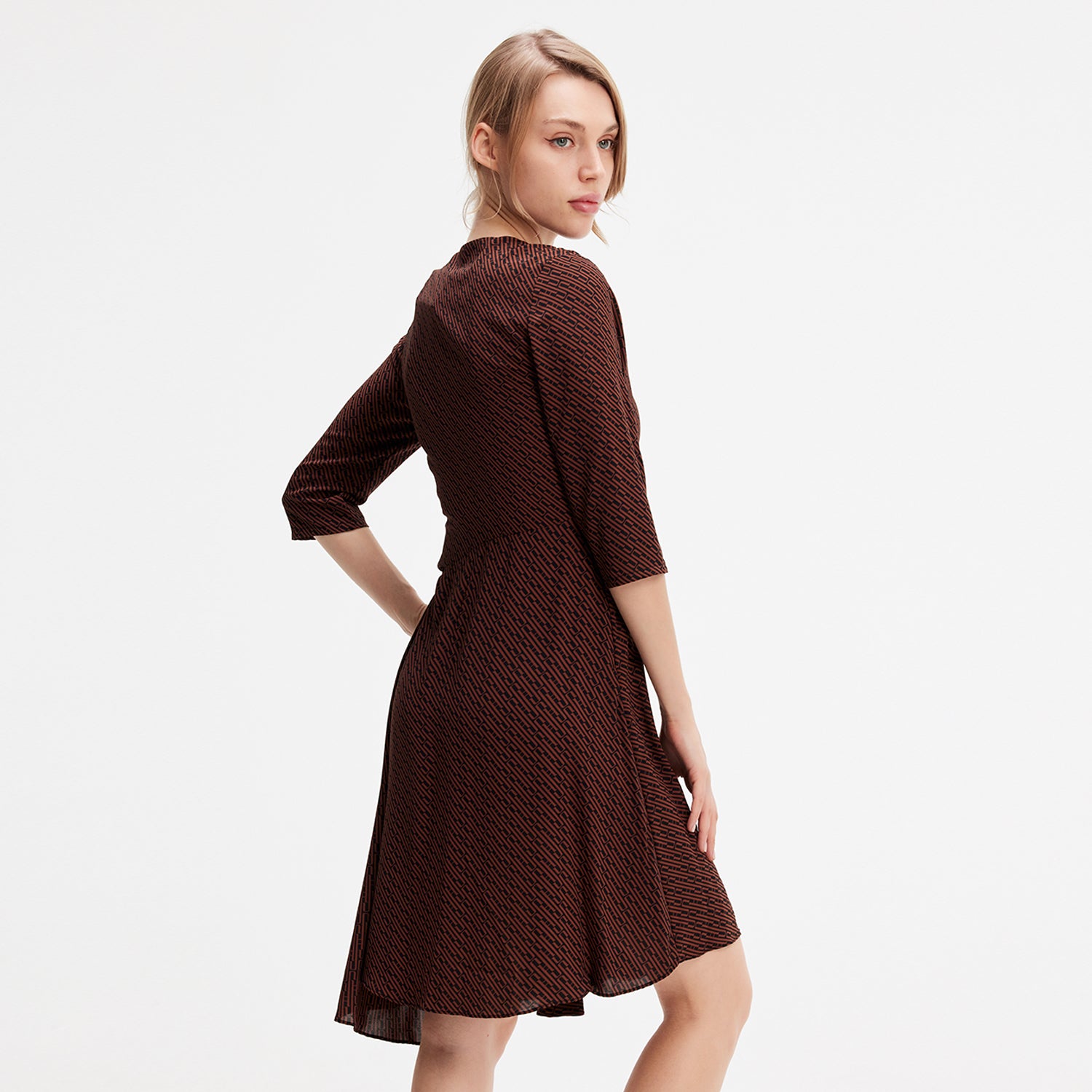 Robe patineuse drapé croisé sur le côté