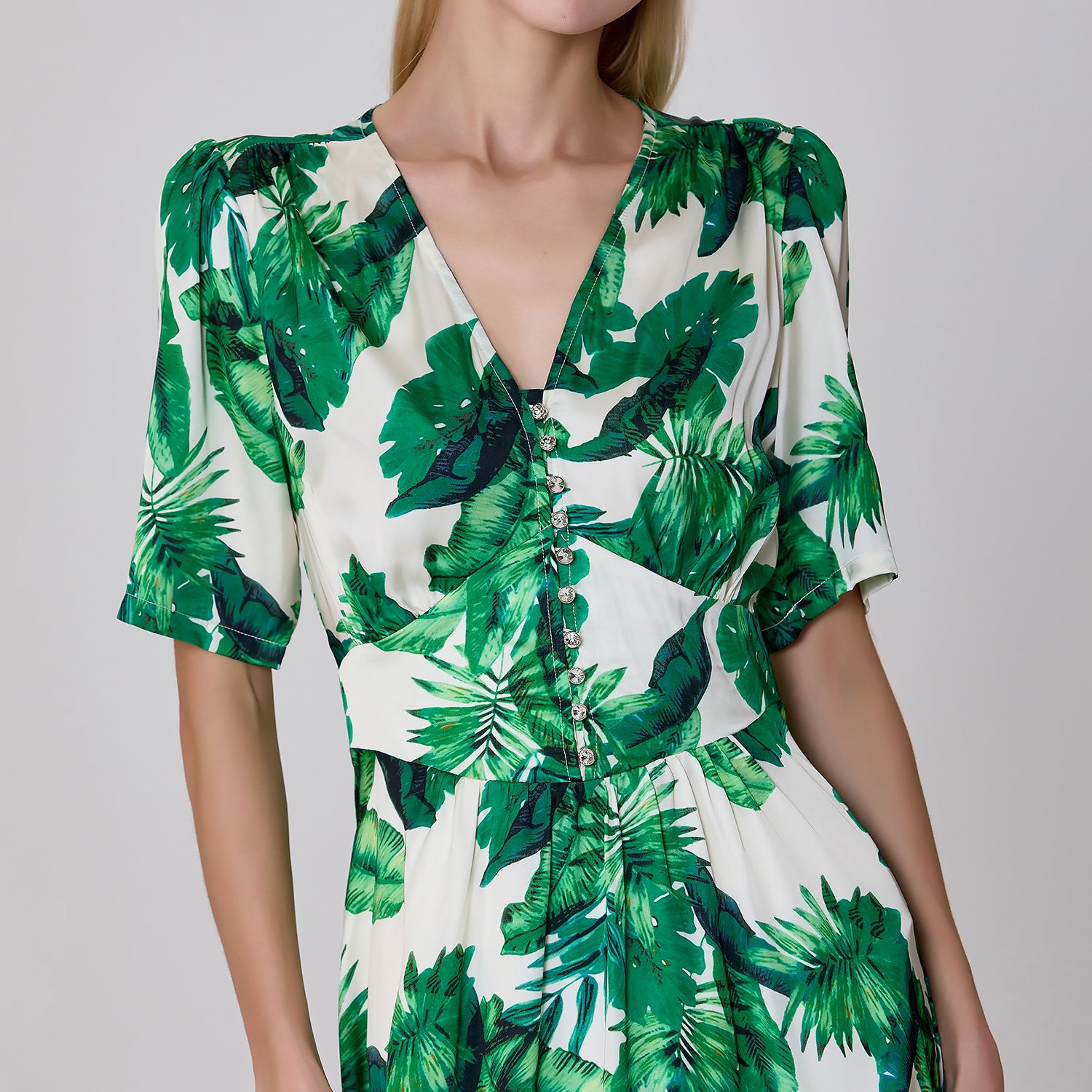 Robe à imprimé tropical et col V