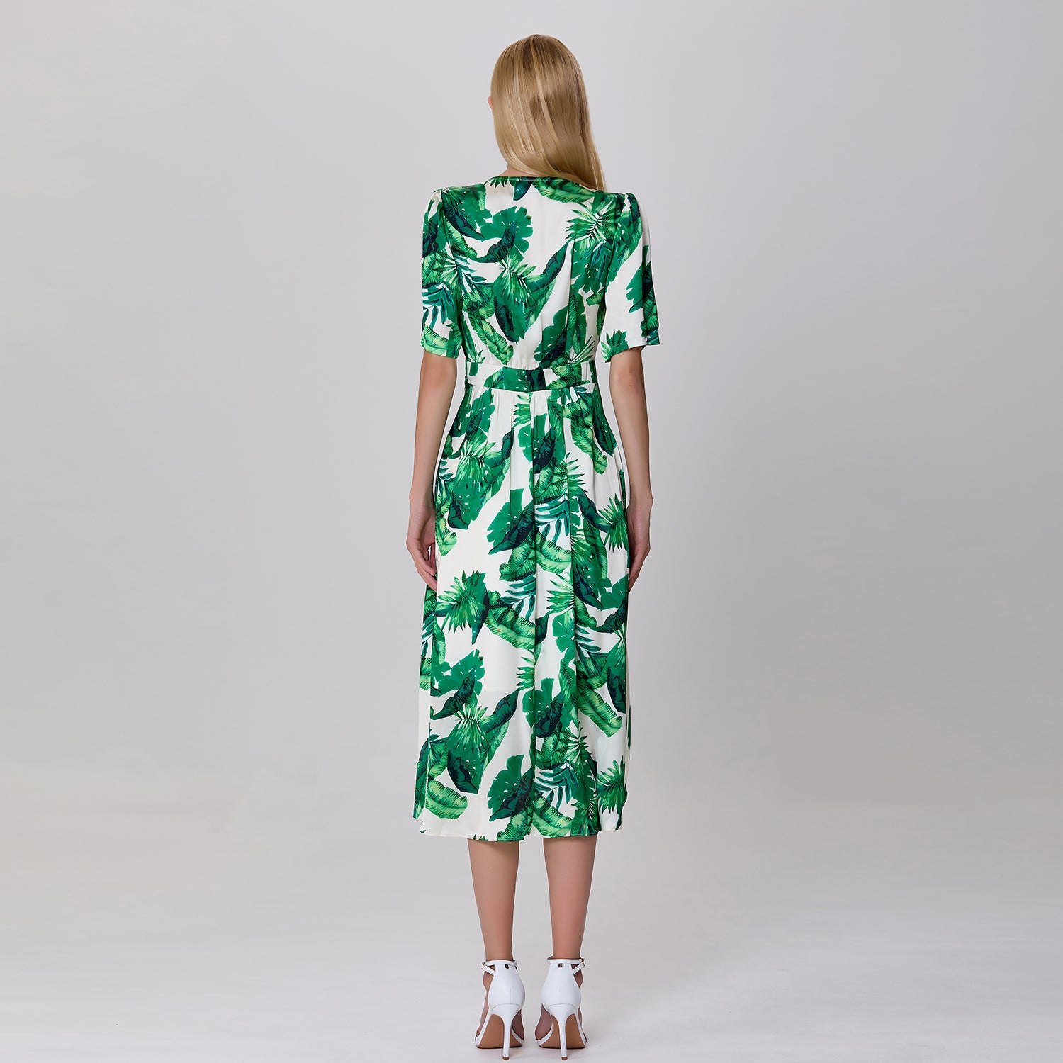 Robe à imprimé tropical et col V