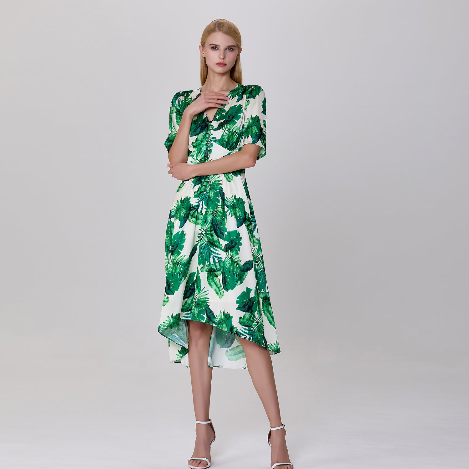 Robe à imprimé tropical et col V