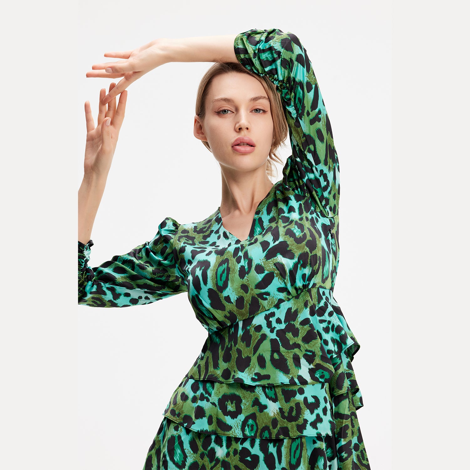 Robe courte décolleté V à imprimé léopard