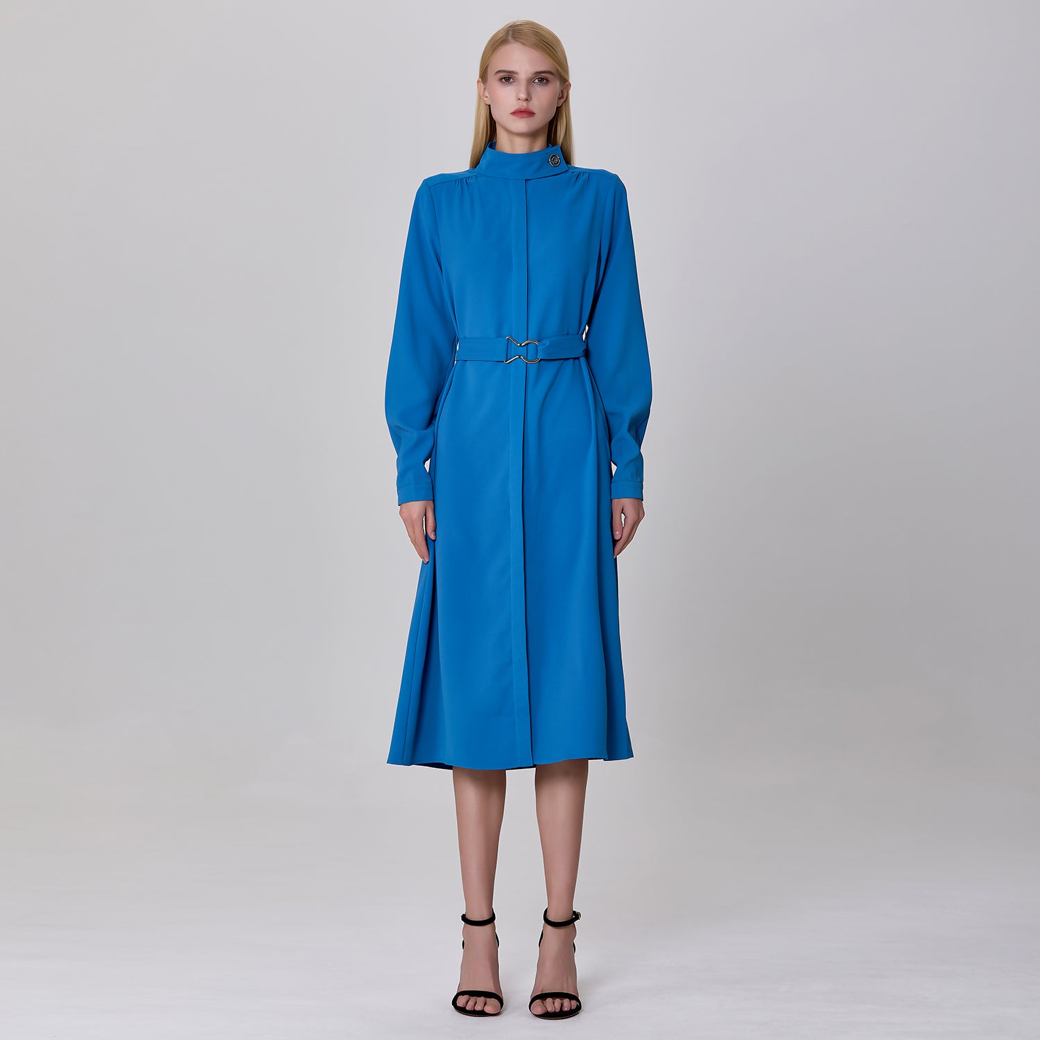 Robe chemise à col montant et manches longues