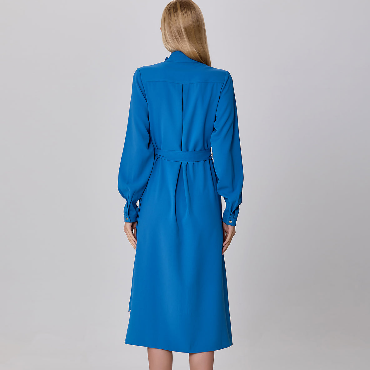 Robe chemise à col montant et manches longues