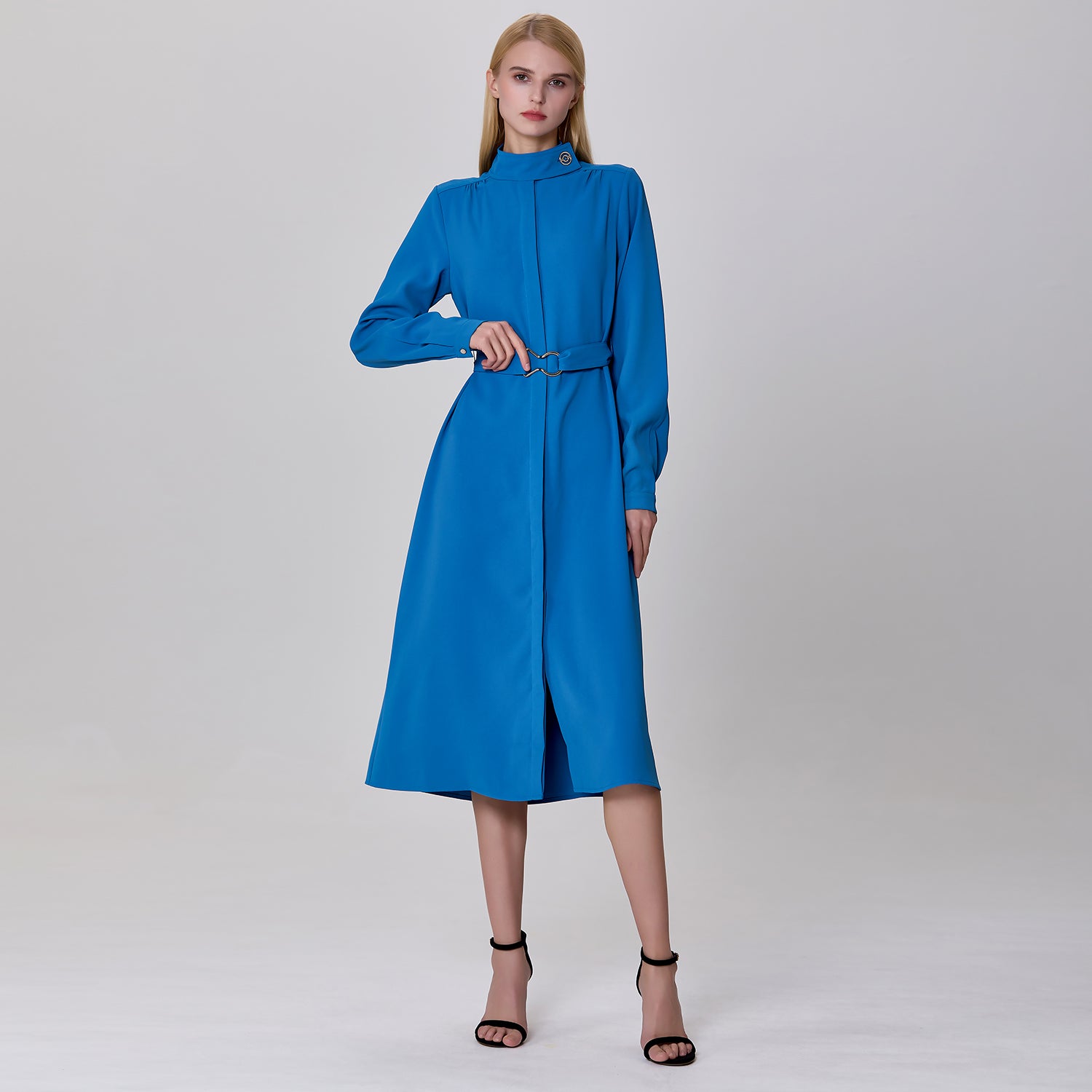 Robe chemise à col montant et manches longues
