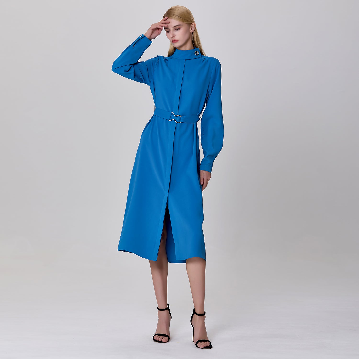 Robe chemise à col montant et manches longues