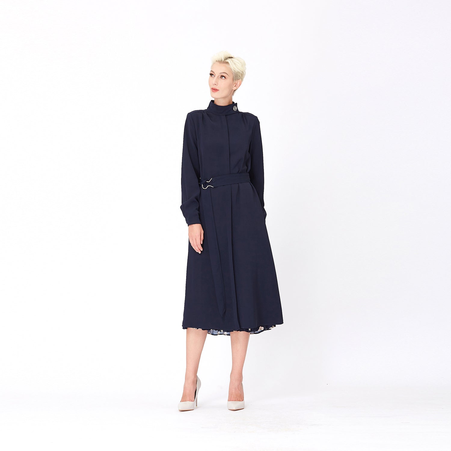 Robe chemise à col montant et manches longues