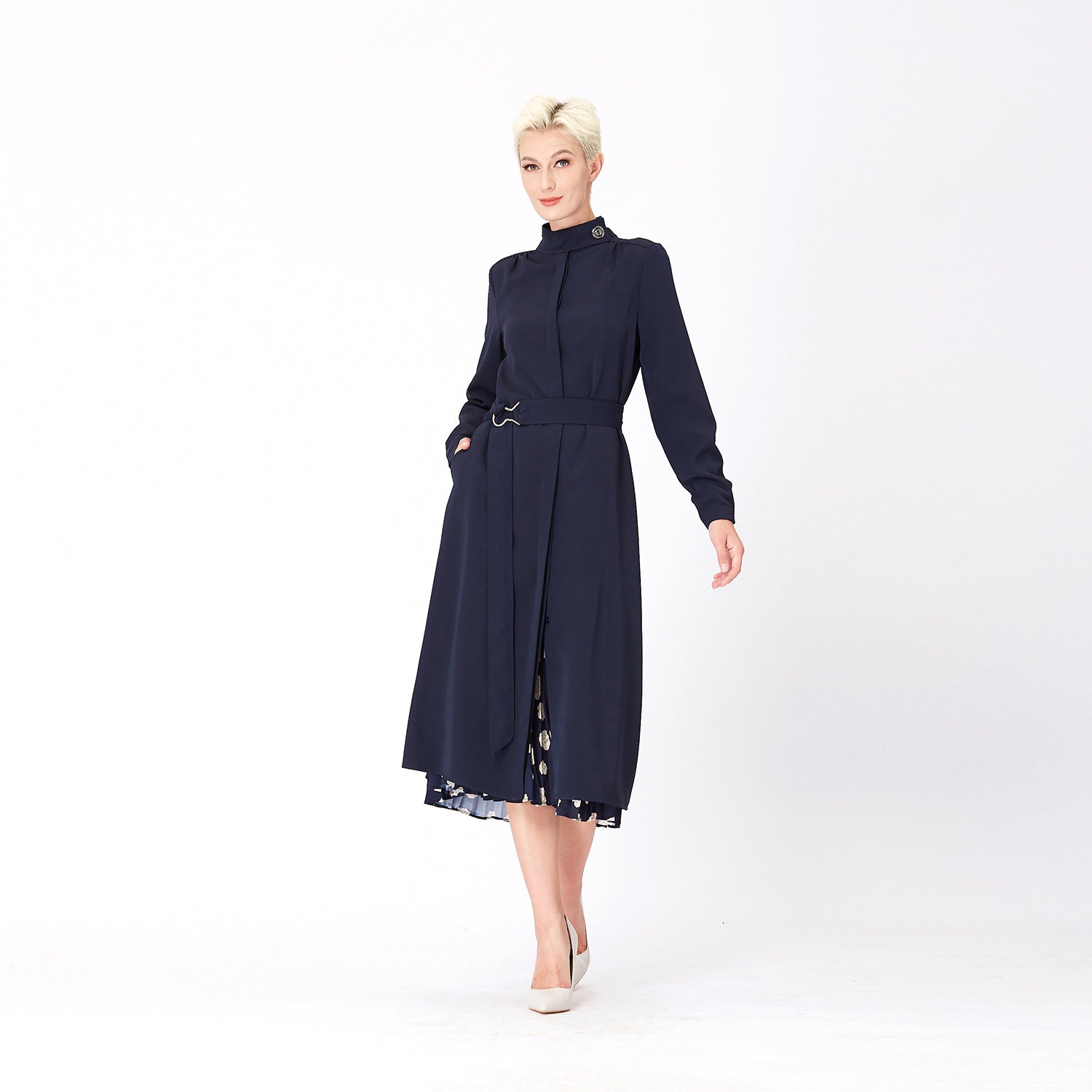 Robe chemise à col montant et manches longues