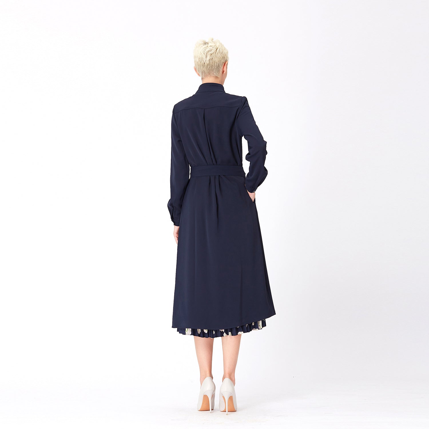 Robe chemise à col montant et manches longues