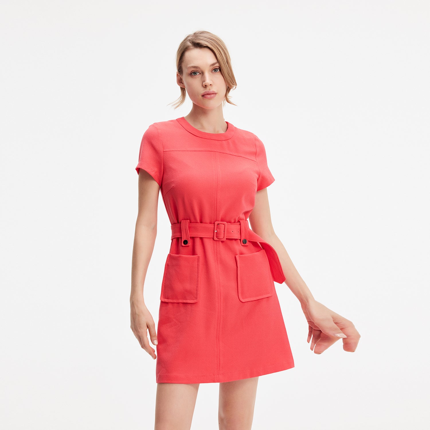 Robe courte à poches plaquées