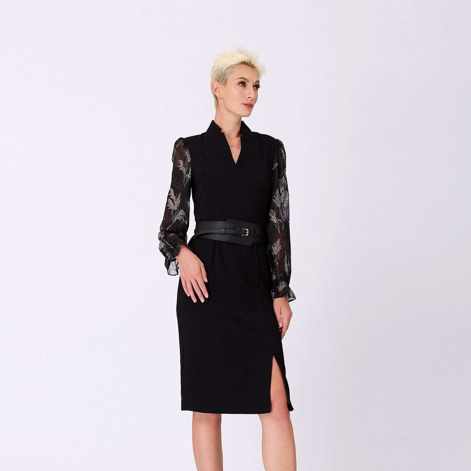 Robe tailleur à manches en mousseline et col en V