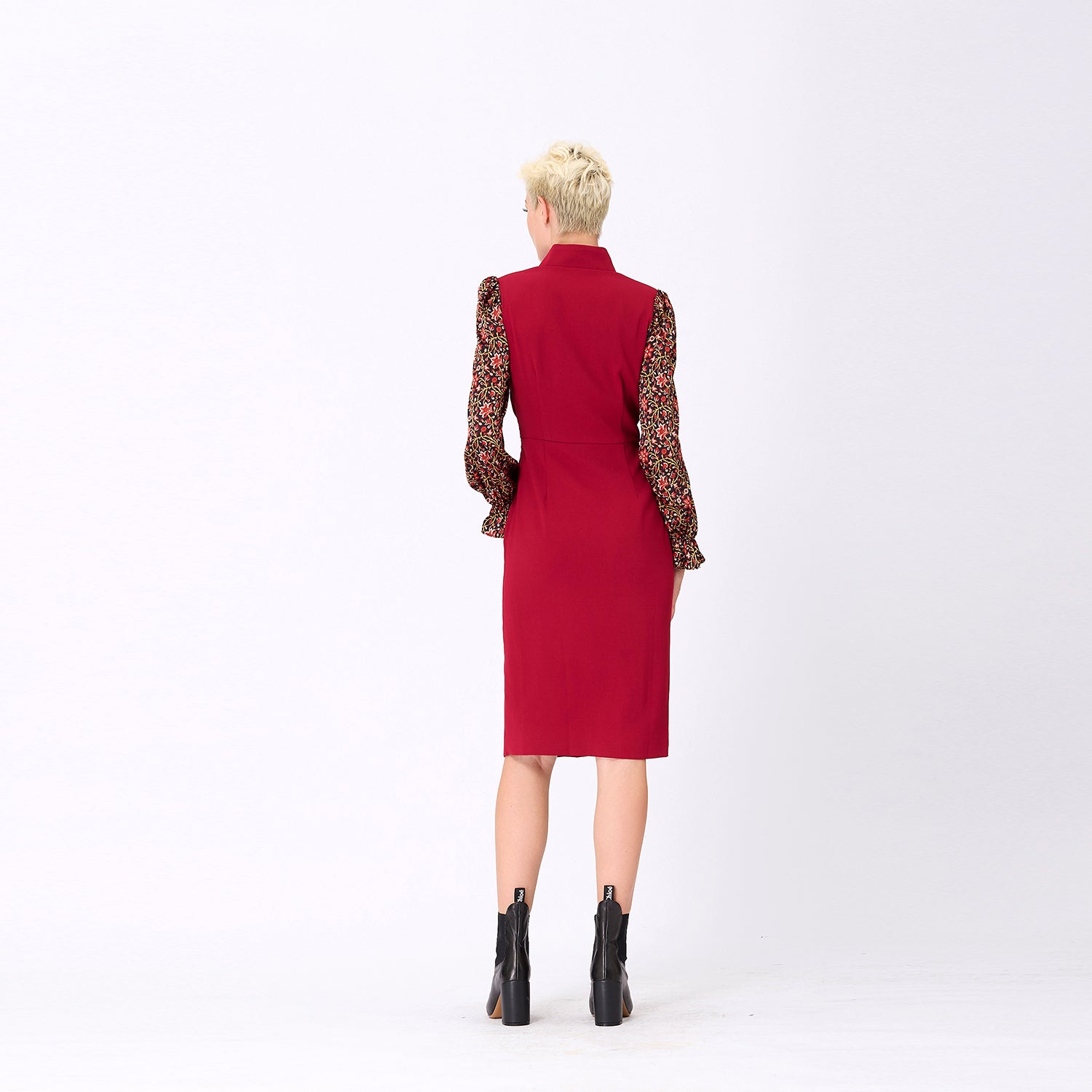 Robe tailleur à manches en mousseline et col en V