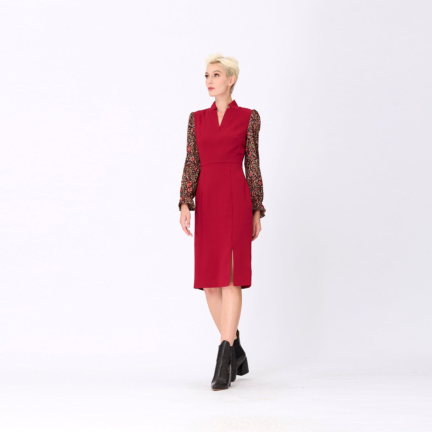 Robe tailleur à manches en mousseline et col en V
