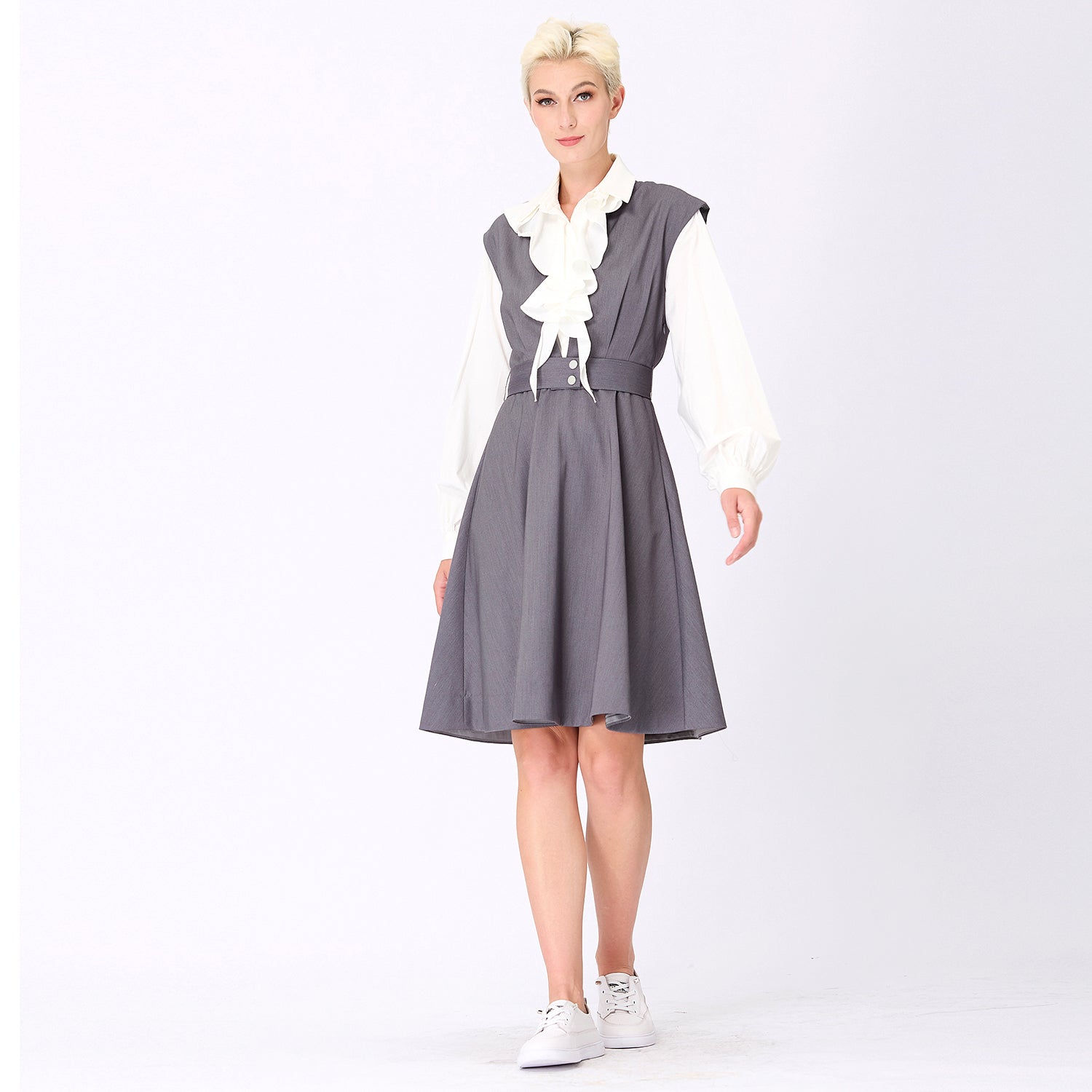 Robe structurée ajustée et évasée à mancherons