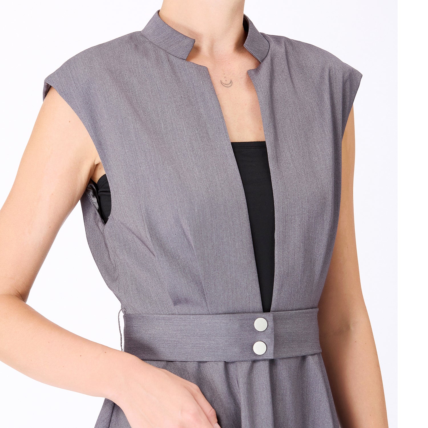 Robe structurée ajustée et évasée à mancherons