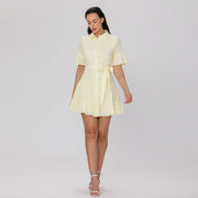 Robe chemise courte ajustée et évasée à volants étagés
