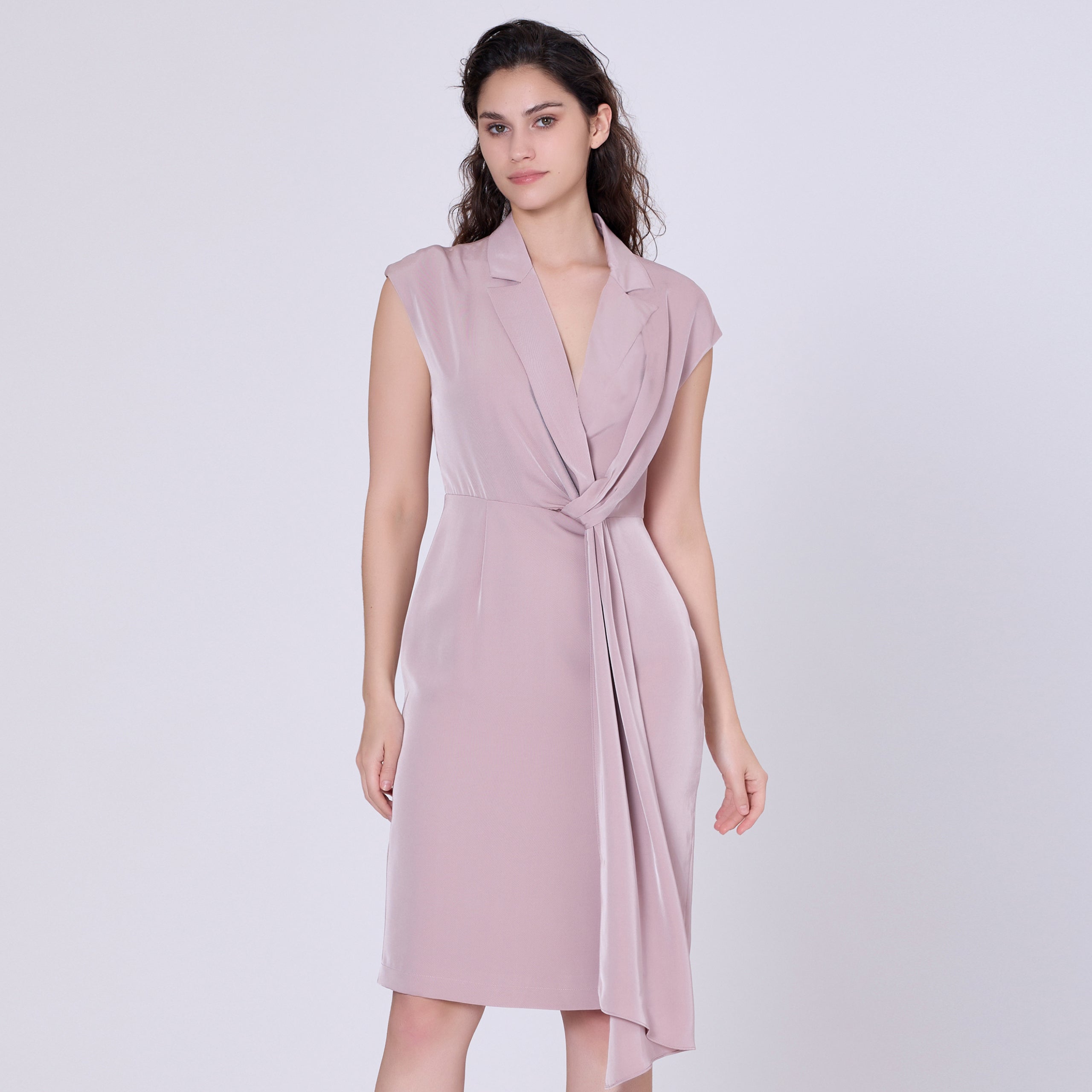 Robe asymétrique à panneau drapé