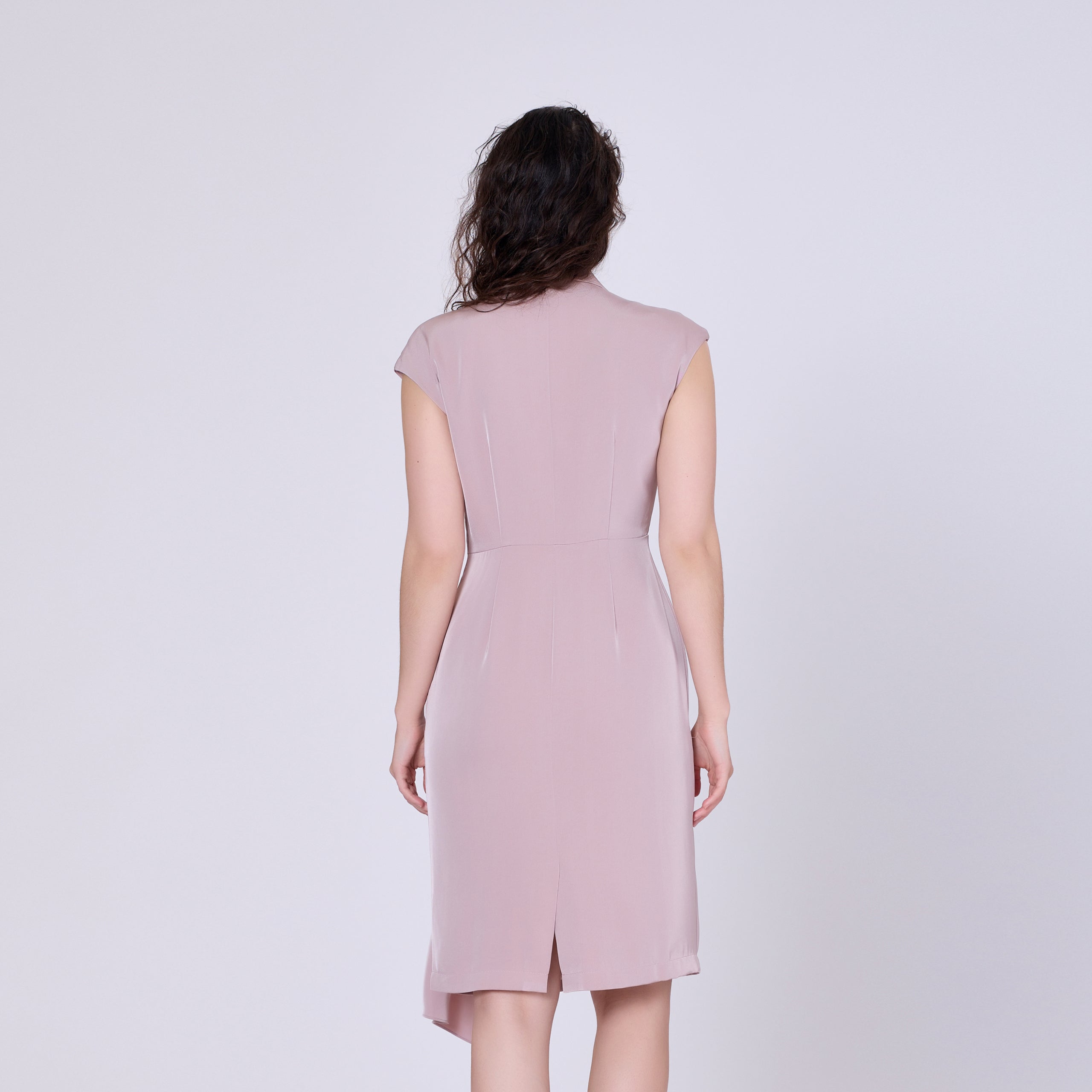 Robe asymétrique à panneau drapé