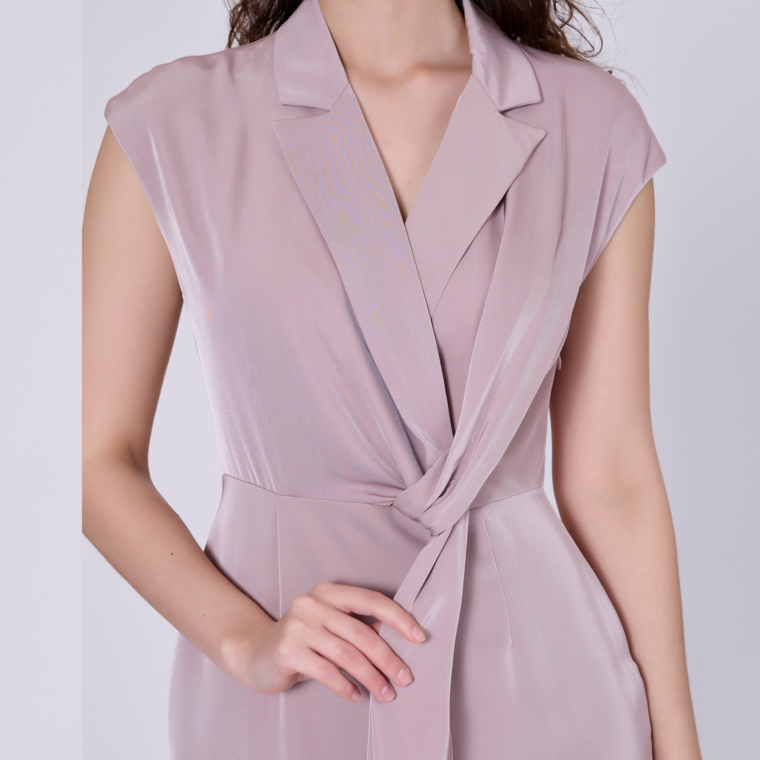 Robe asymétrique à panneau drapé