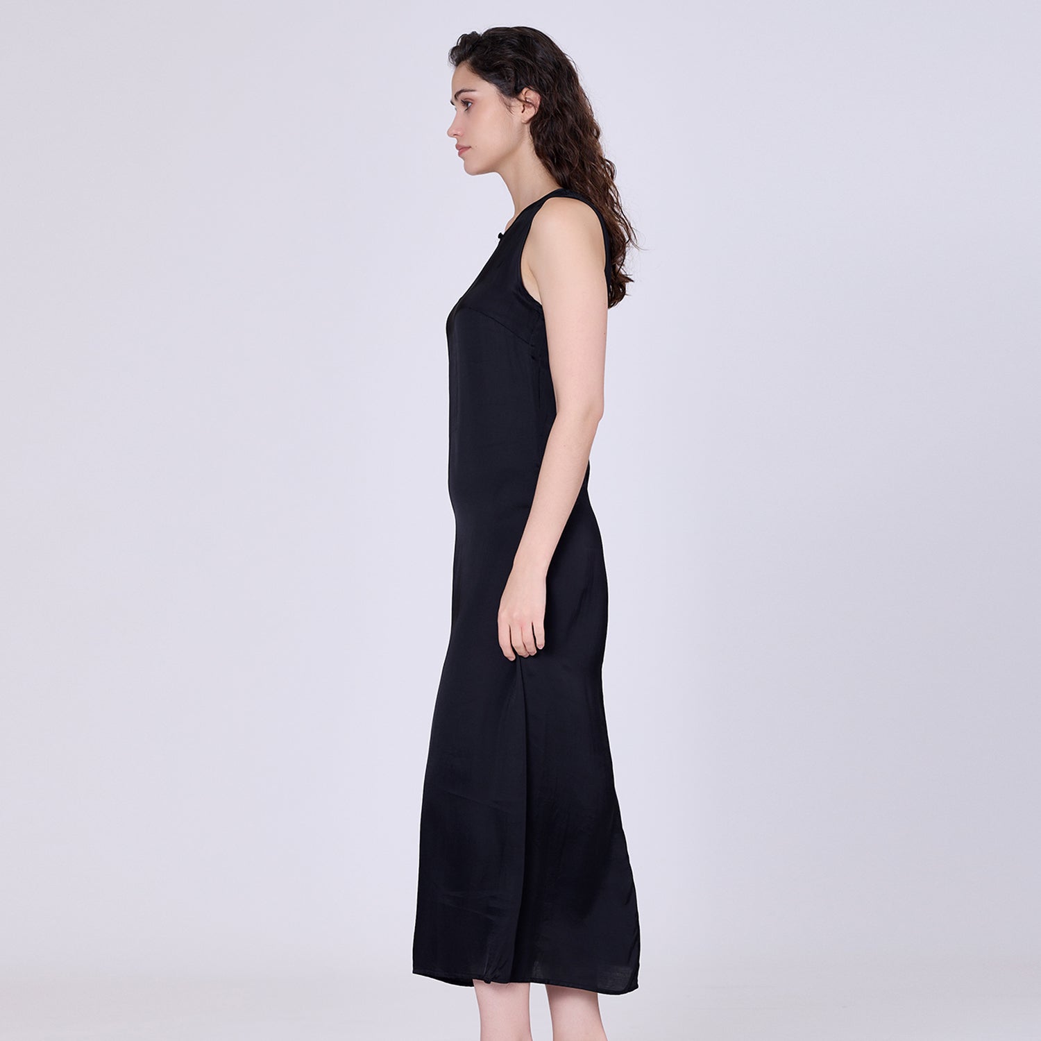 Robe minimaliste sans manches en soie