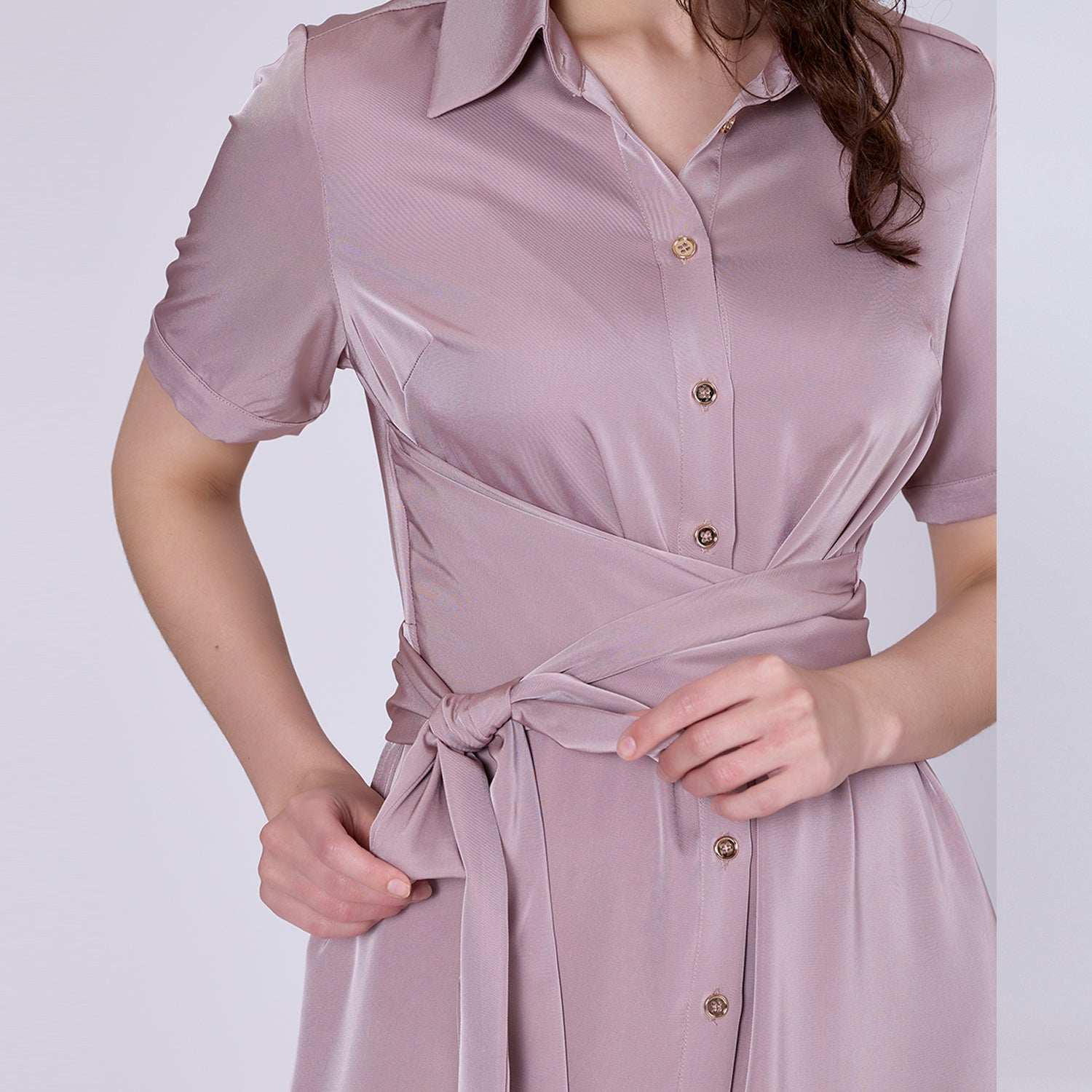Robe-chemise midi en satin mat