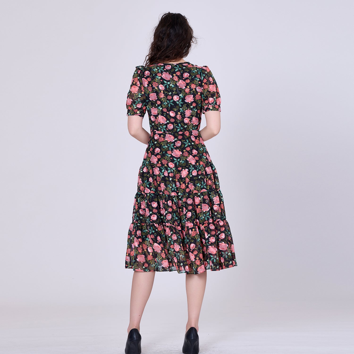 Robe florale mi-longue en mousseline