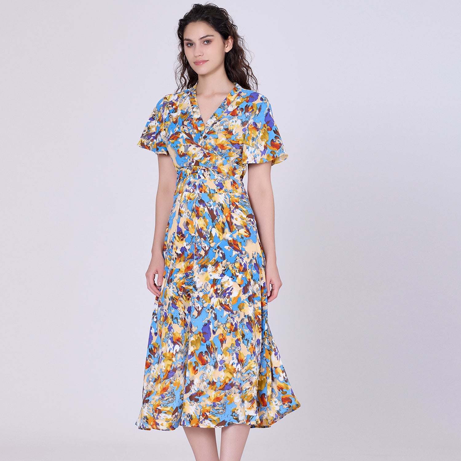Robe midi à effet croisé et imprimé abstrait