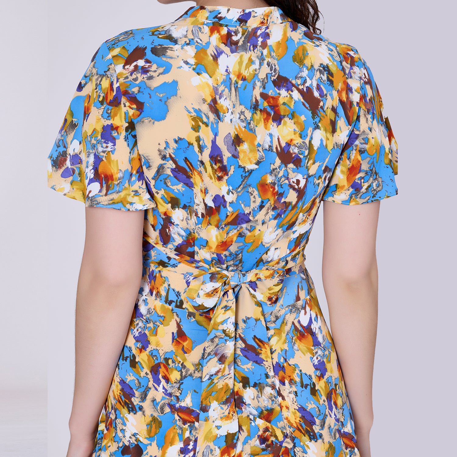 Robe midi à effet croisé et imprimé abstrait