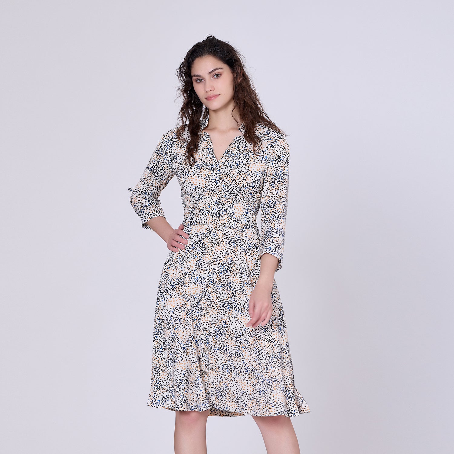 Robe chemise minimaliste à imprimé graphique