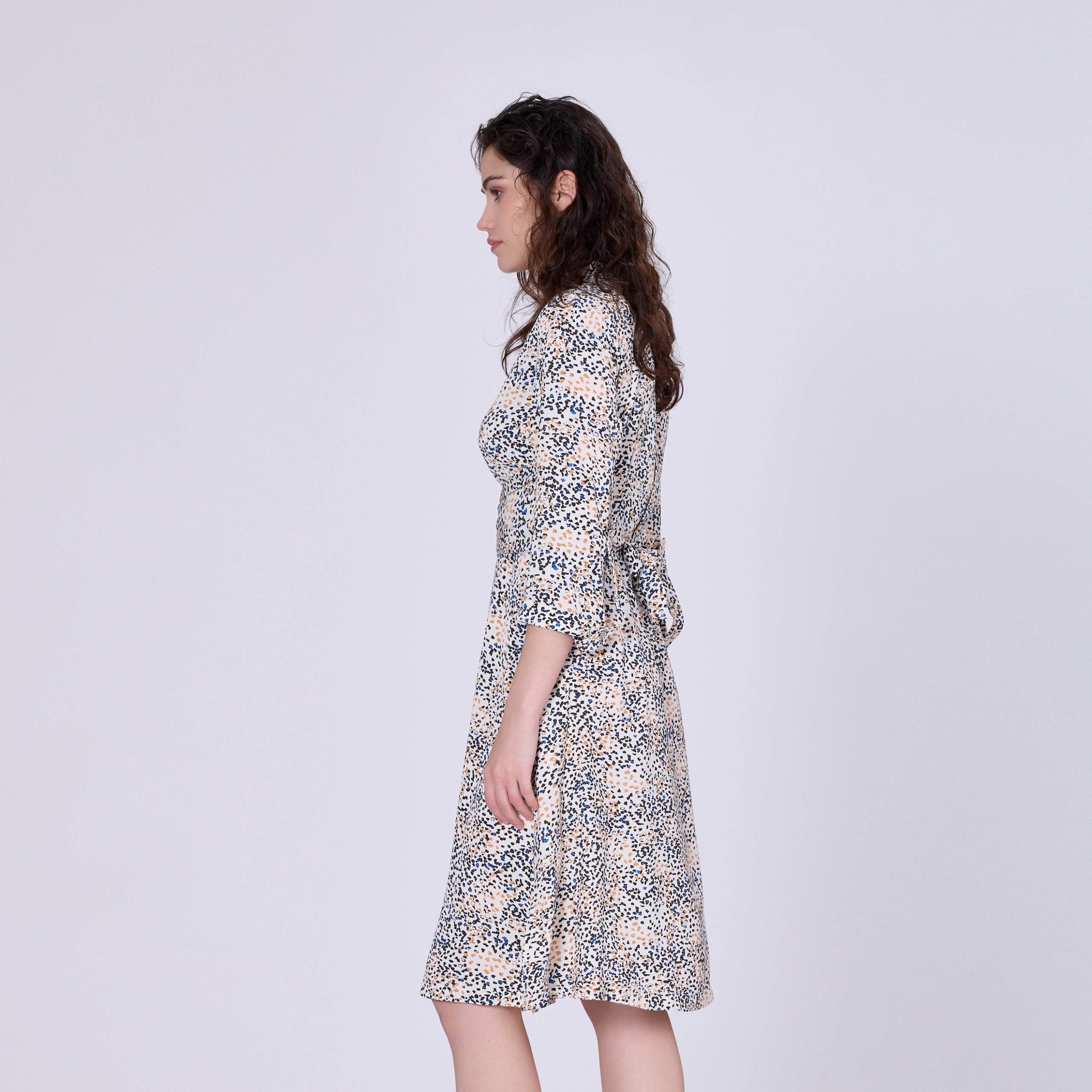 Robe chemise minimaliste à imprimé graphique