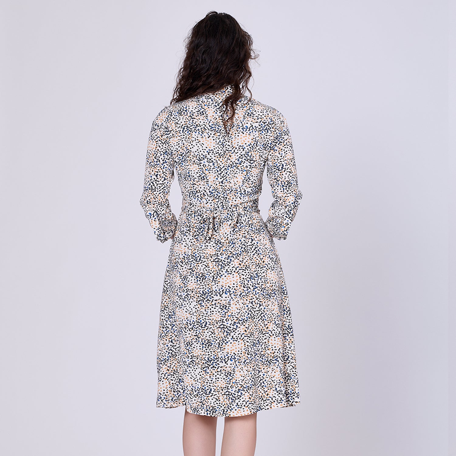 Robe chemise minimaliste à imprimé graphique