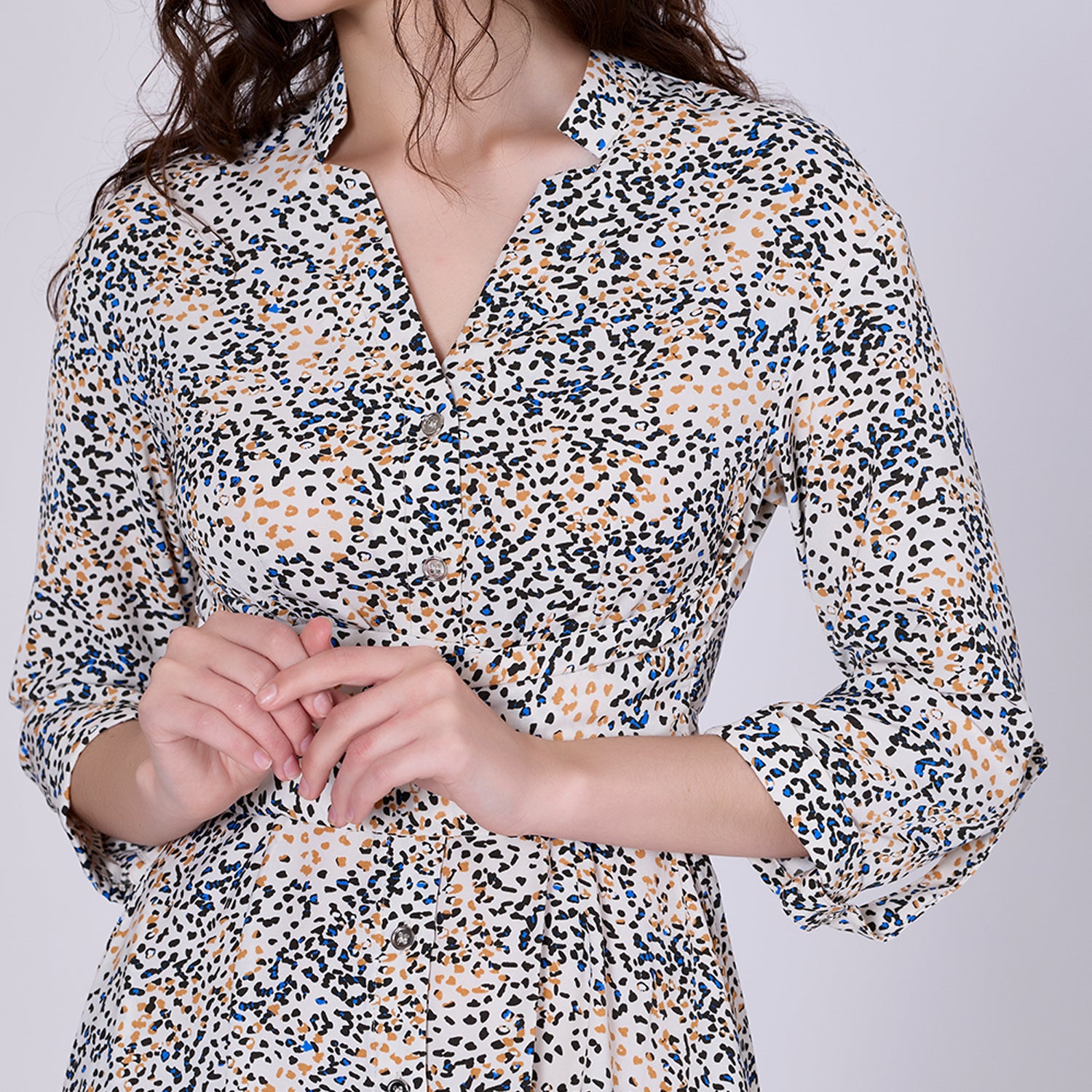 Robe chemise minimaliste à imprimé graphique