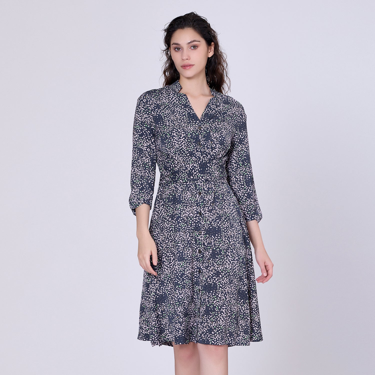 Robe chemise minimaliste à imprimé graphique