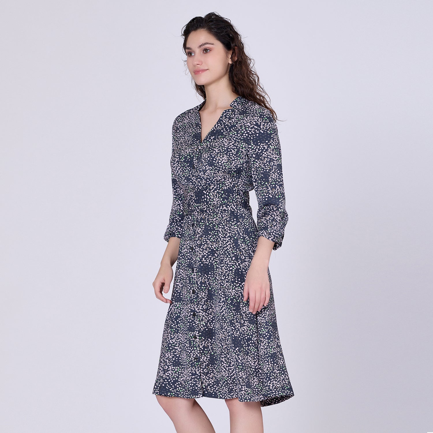 Robe chemise minimaliste à imprimé graphique