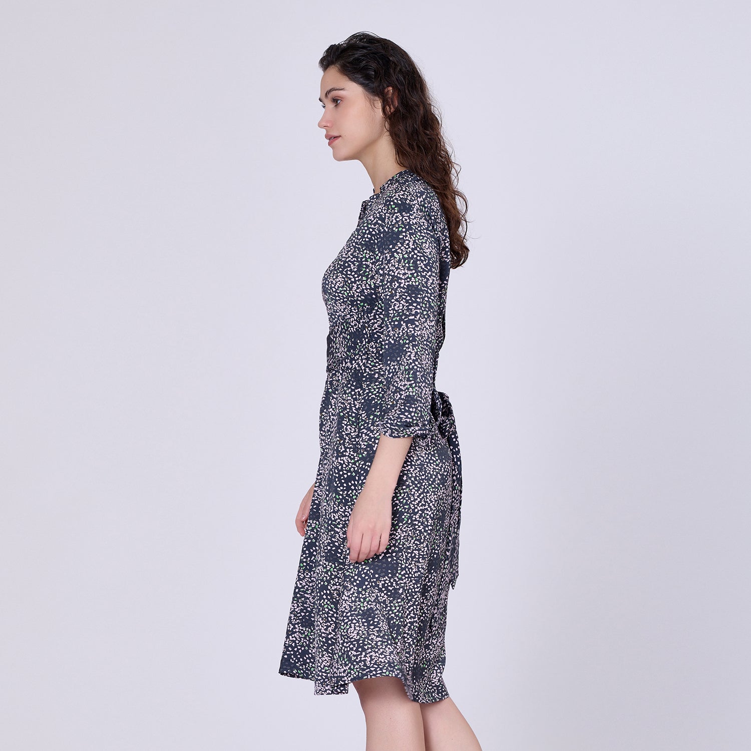 Robe chemise minimaliste à imprimé graphique