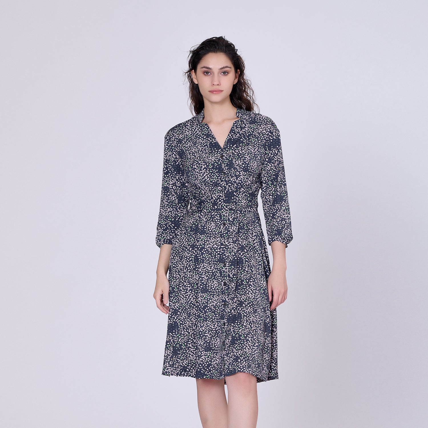 Robe chemise minimaliste à imprimé graphique