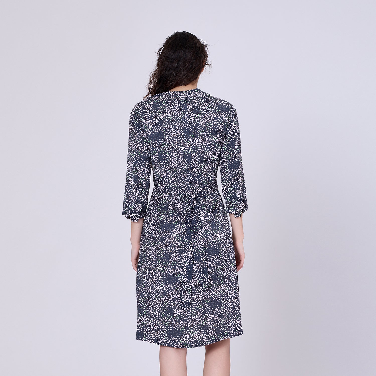 Robe chemise minimaliste à imprimé graphique