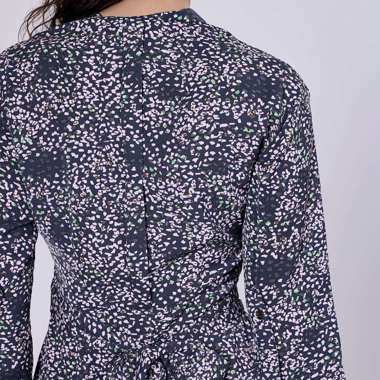 Robe chemise minimaliste à imprimé graphique