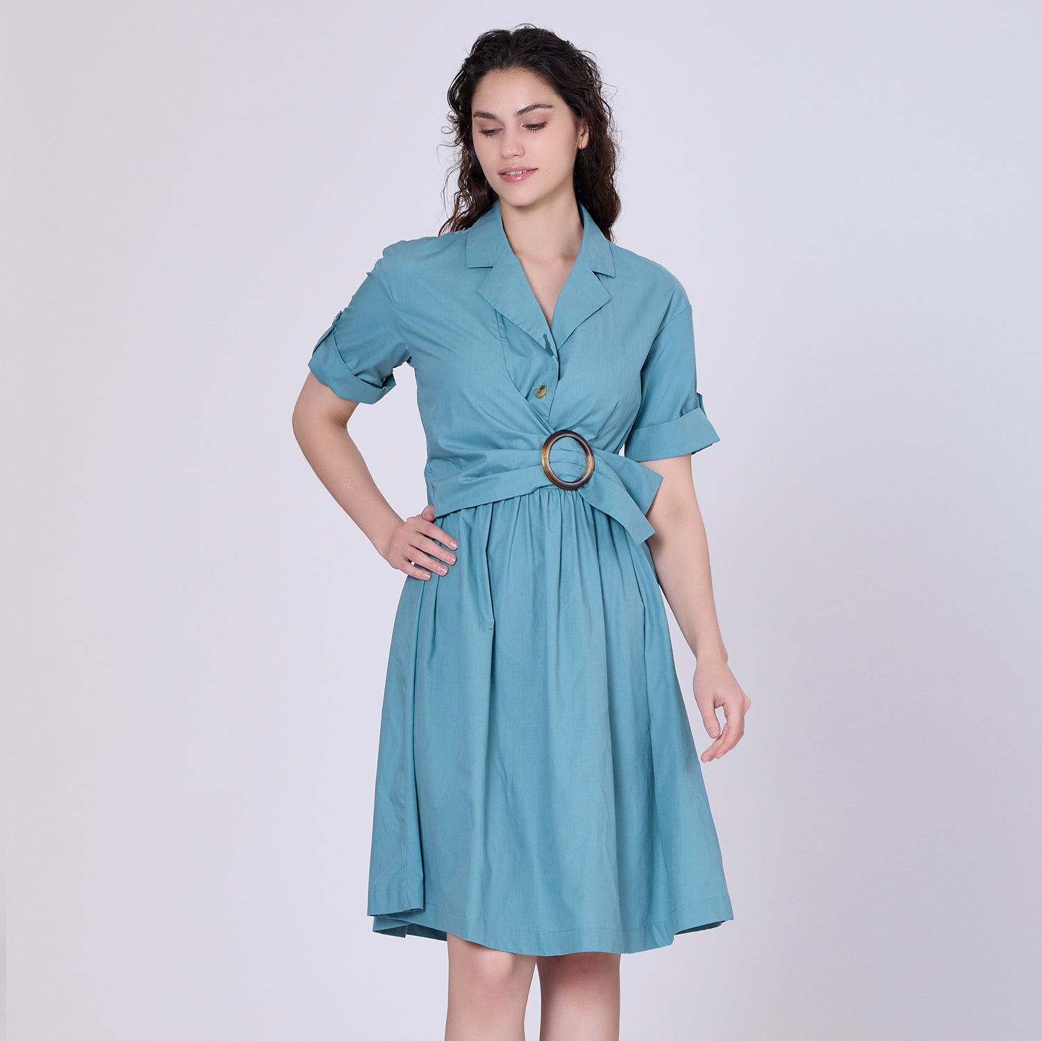 Robe-chemise avec ceinture- panneau asymétrique