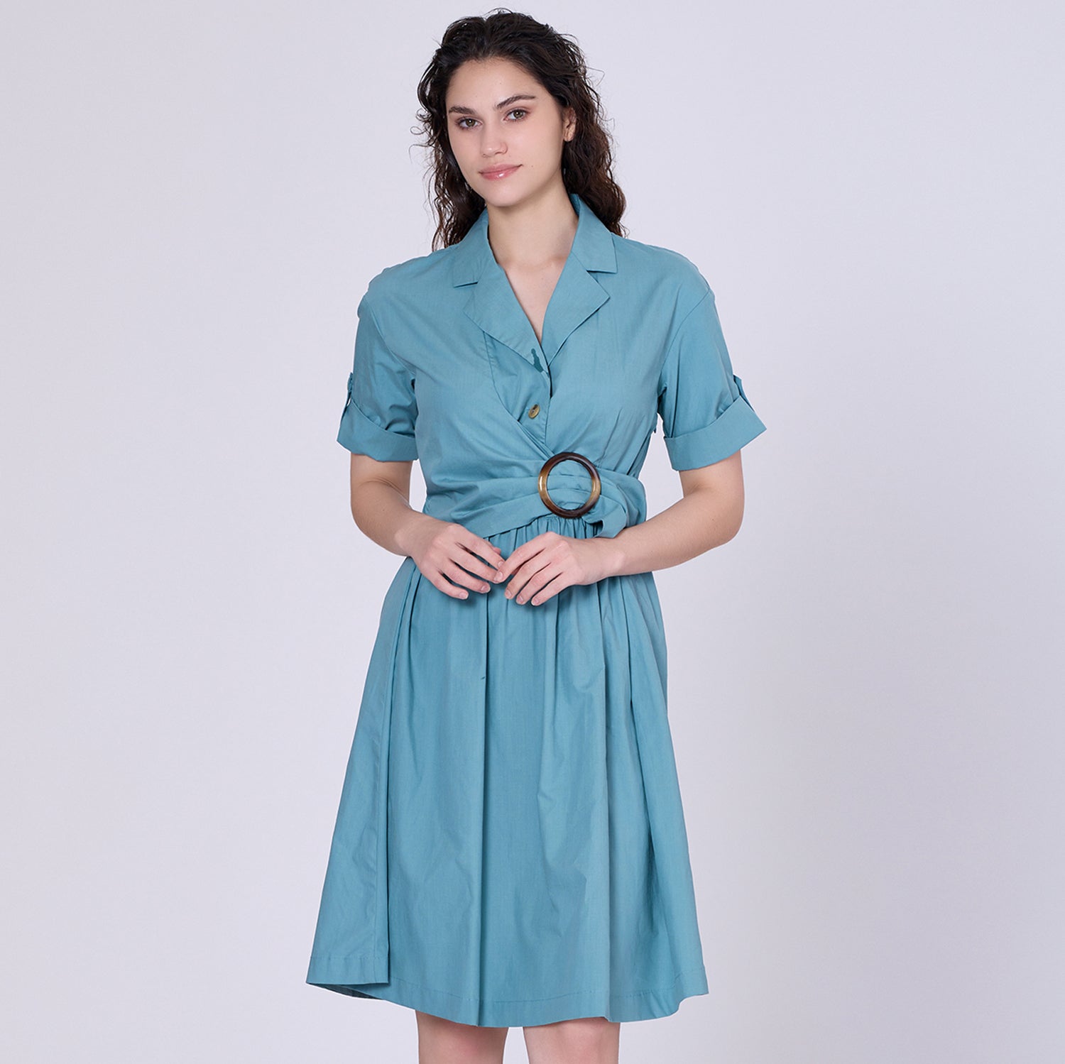 Robe-chemise avec ceinture- panneau asymétrique