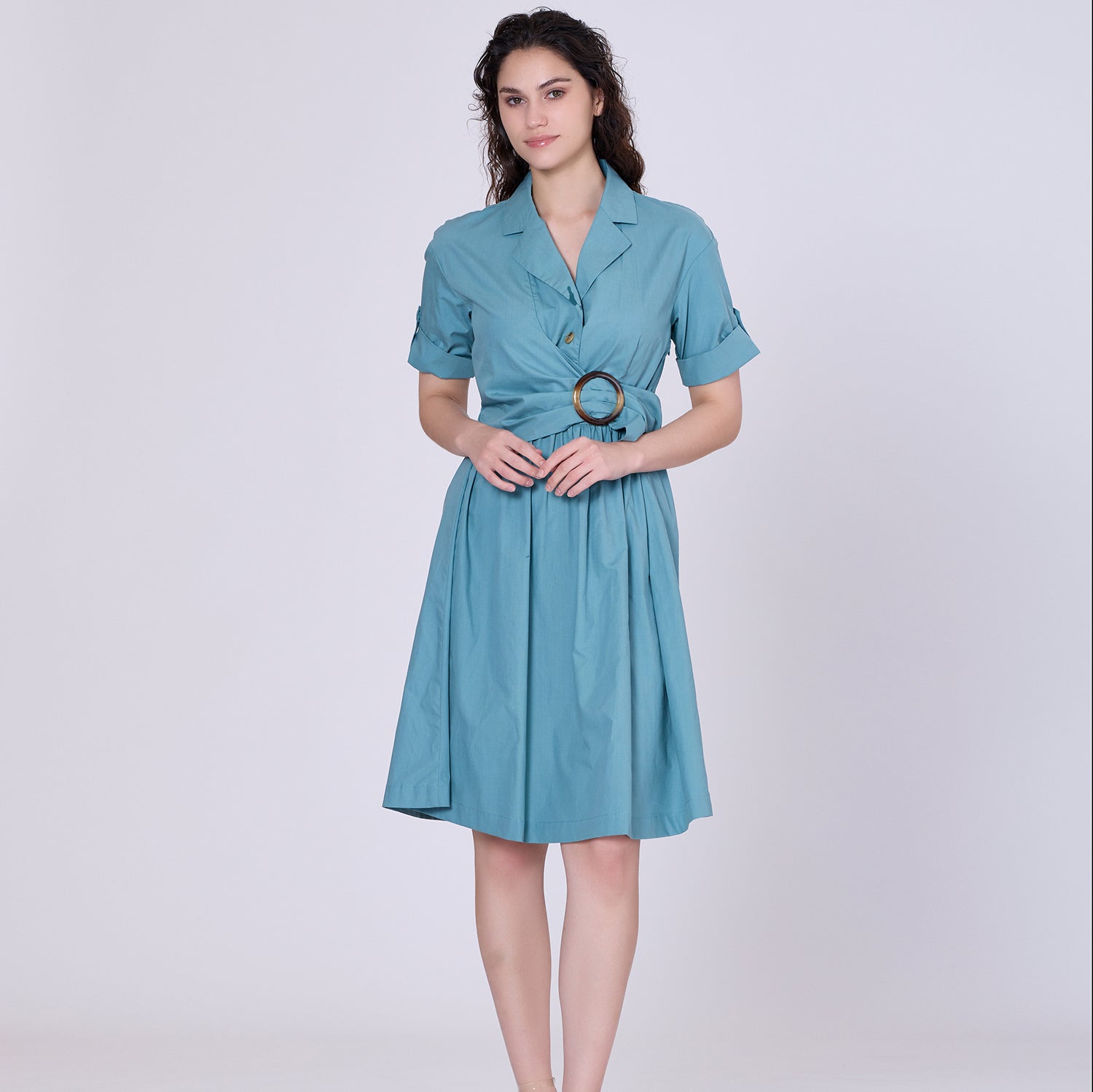 Robe-chemise avec ceinture- panneau asymétrique