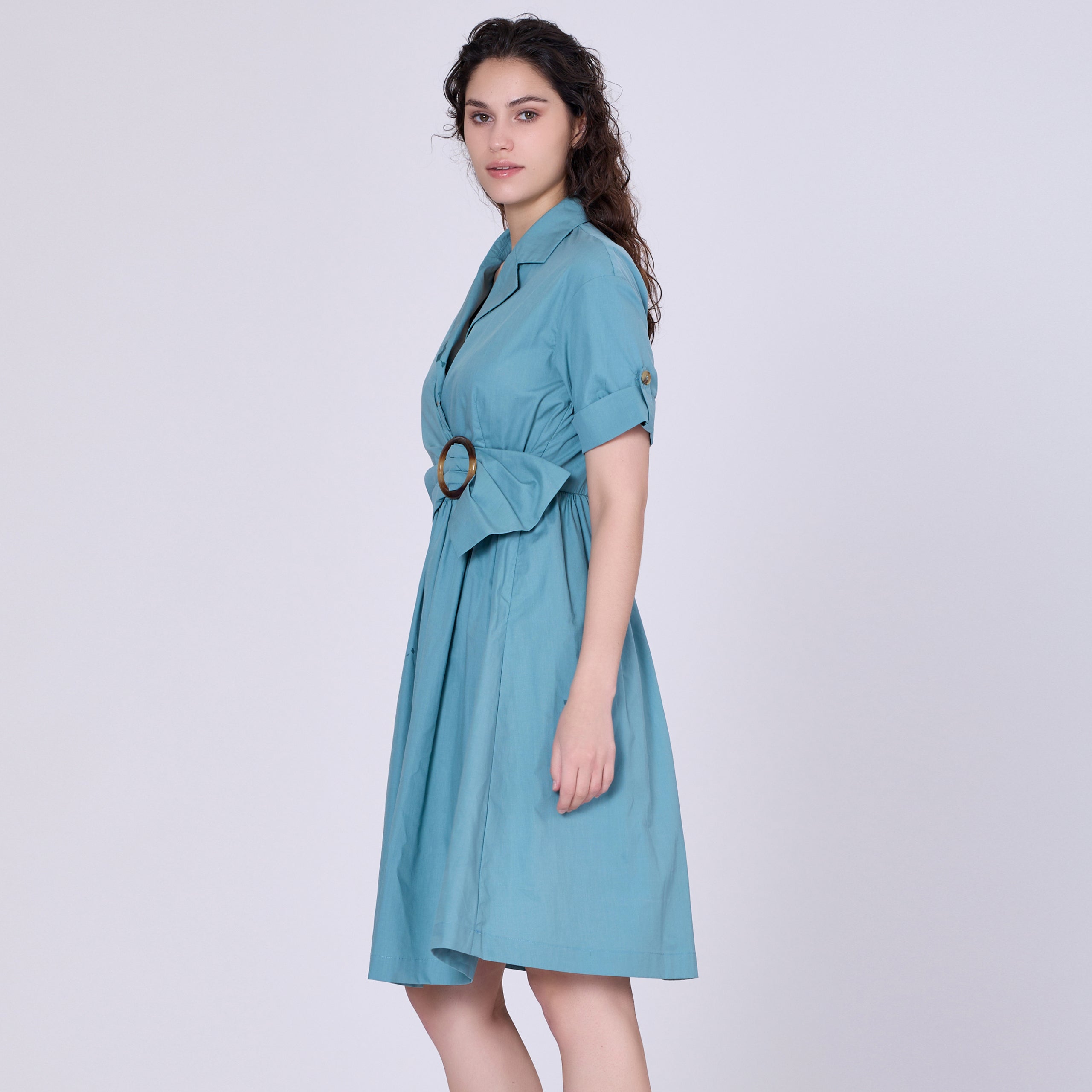 Robe-chemise avec ceinture- panneau asymétrique