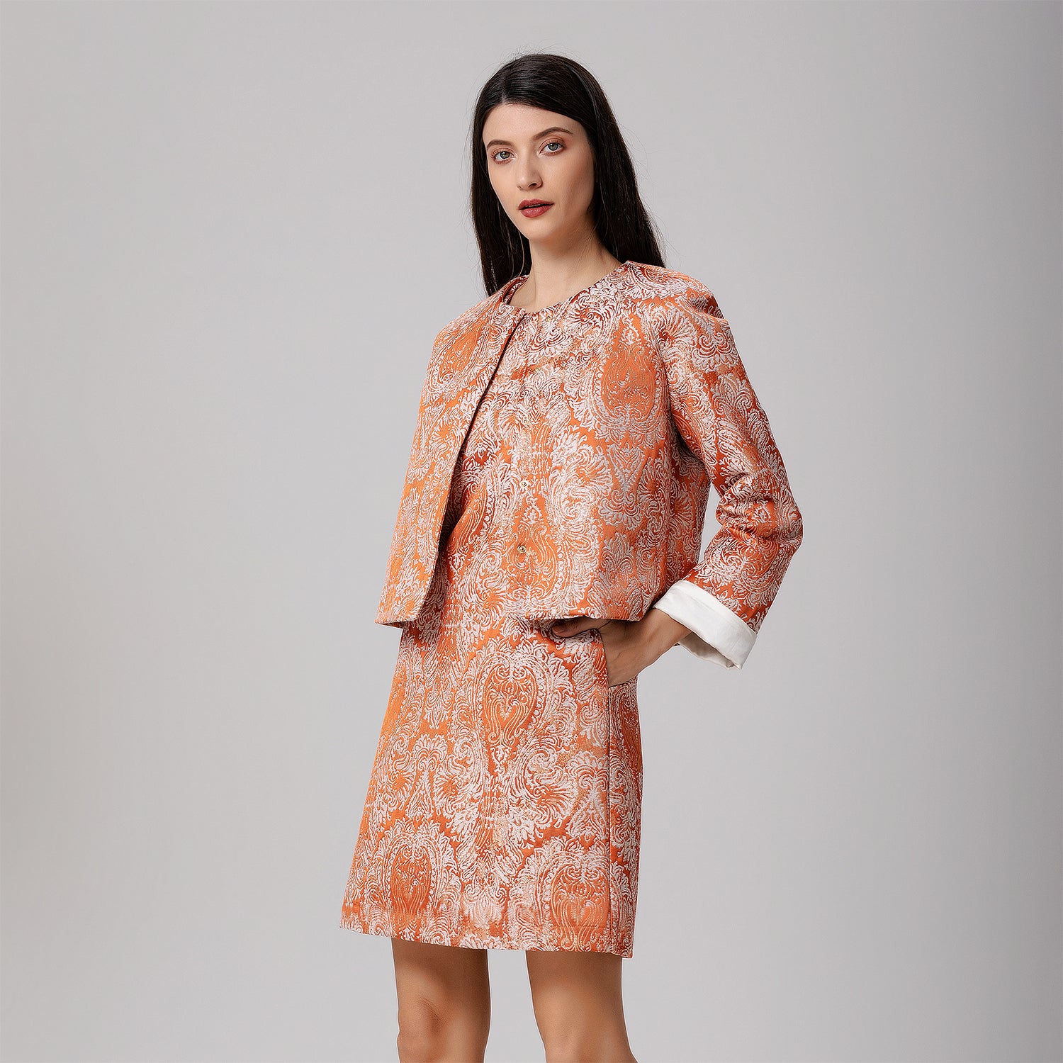 Robe courte sans manche en brocart