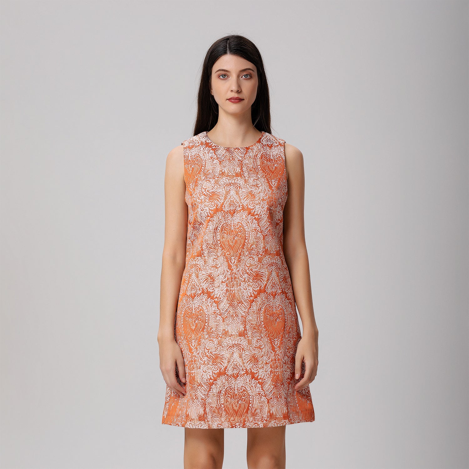 Robe courte sans manche en brocart