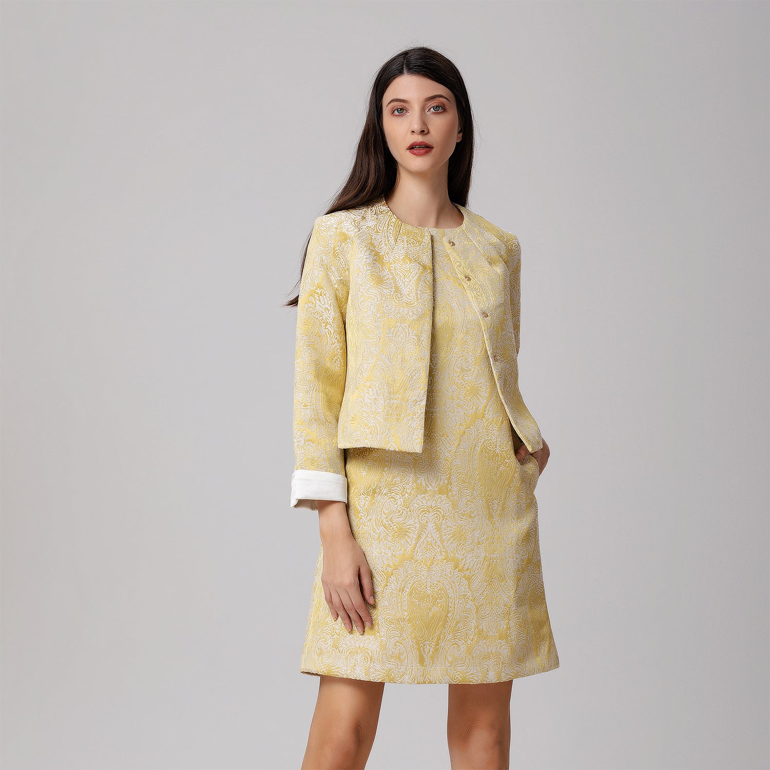 Robe courte sans manche en brocart