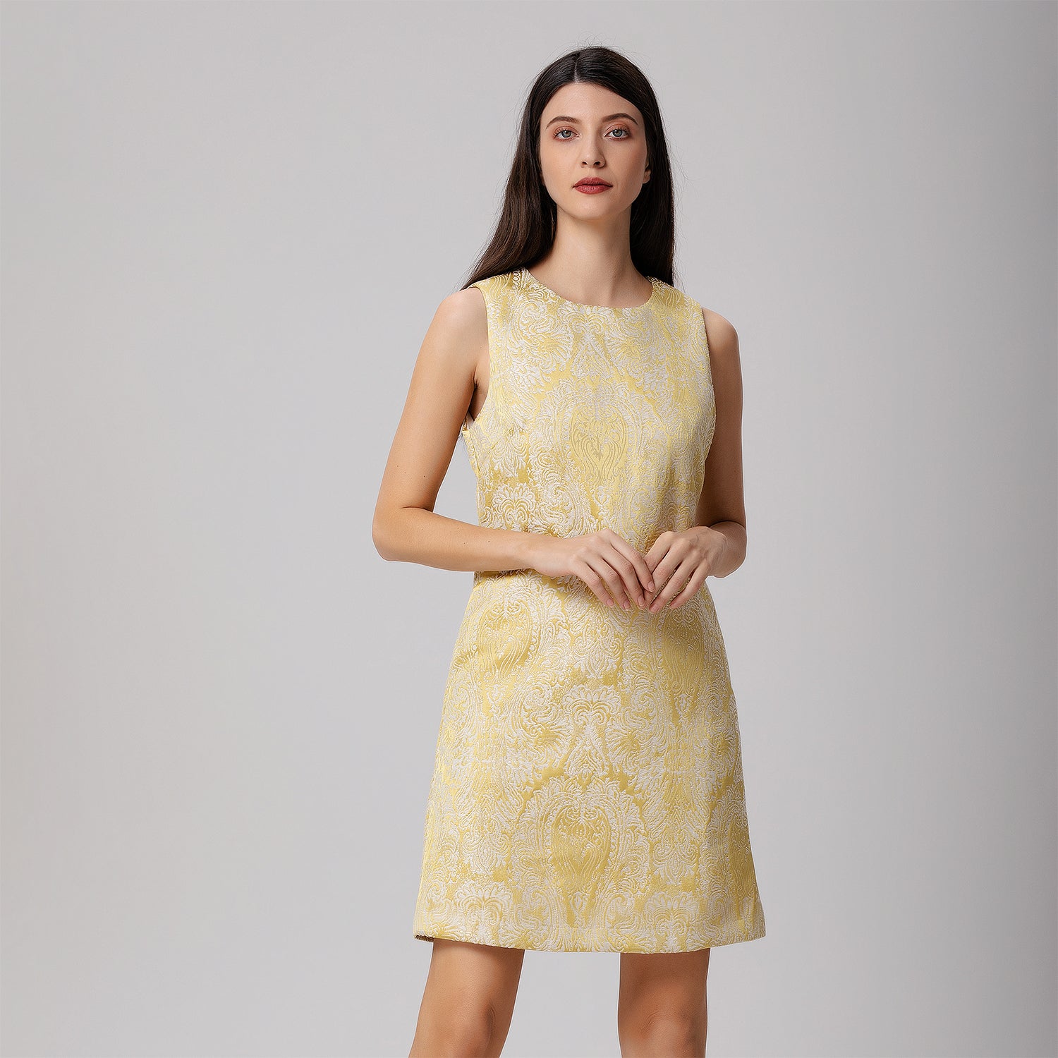 Robe courte sans manche en brocart