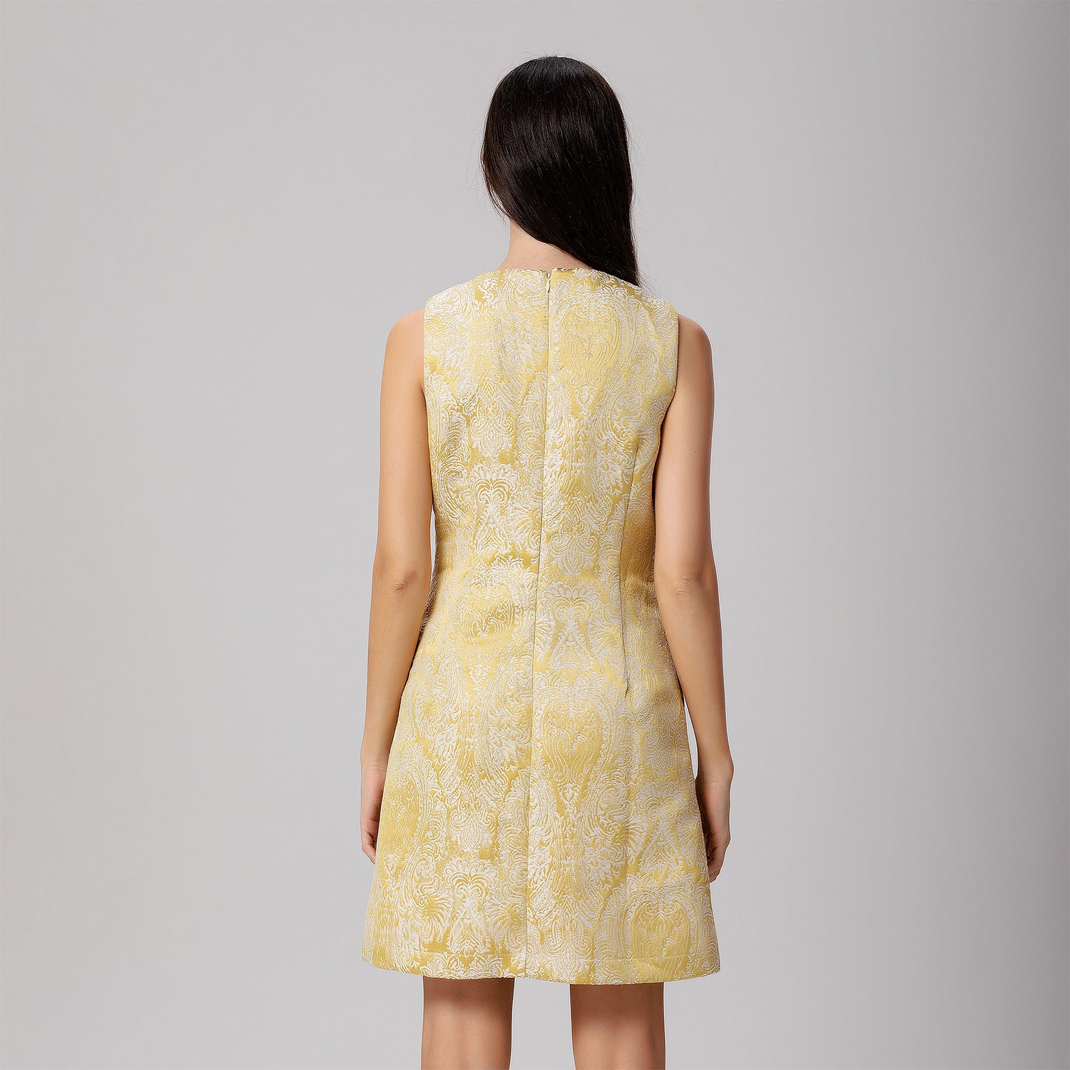 Robe courte sans manche en brocart