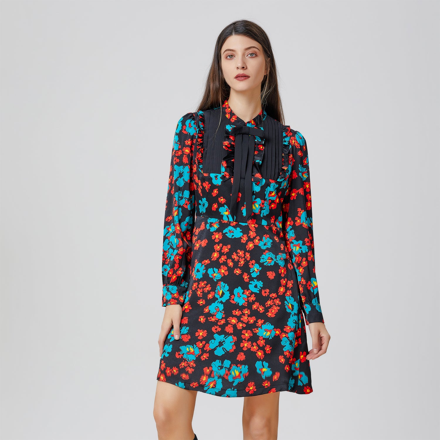 Robe-chemise courte à imprimé floral et col lavallière
