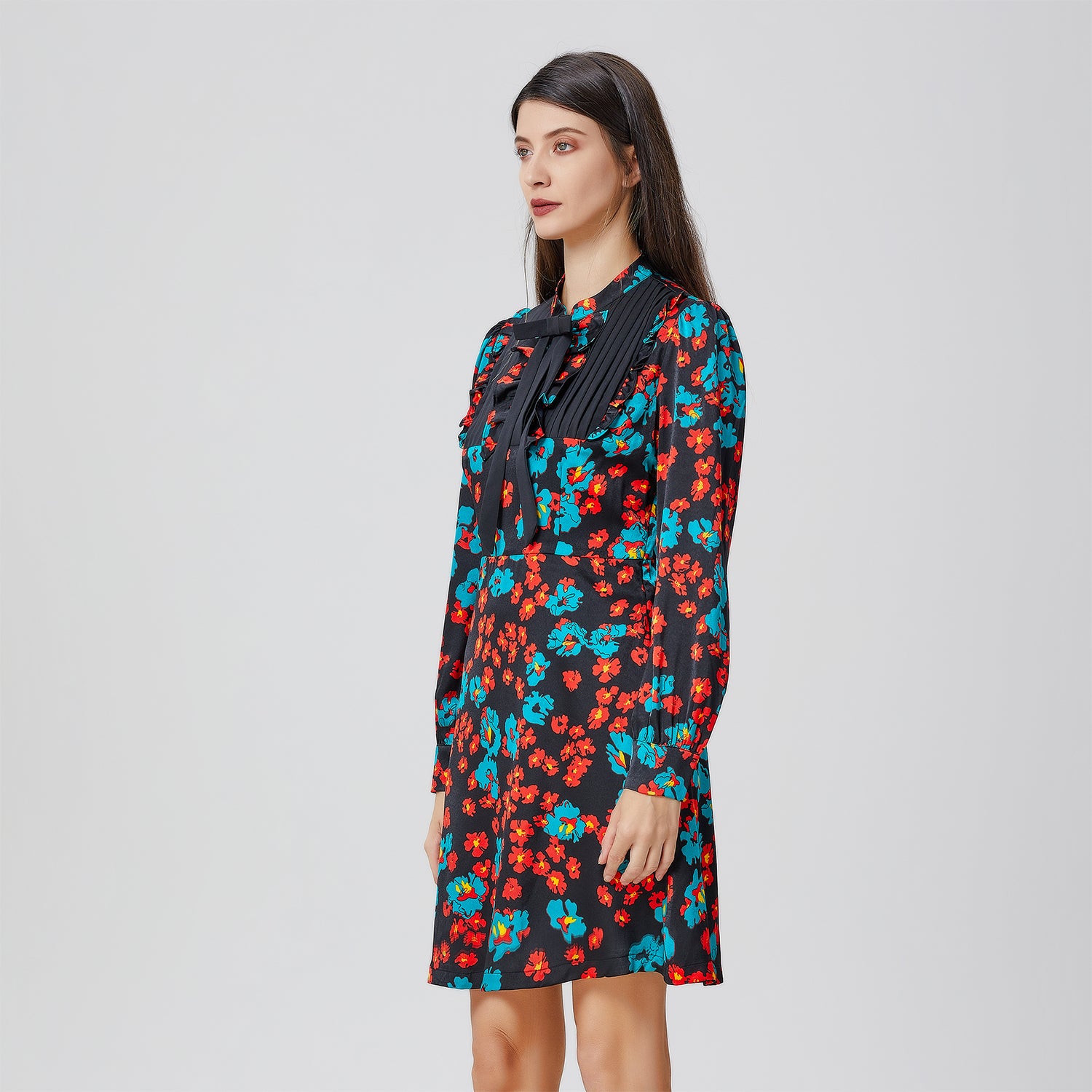 Robe-chemise courte à imprimé floral et col lavallière