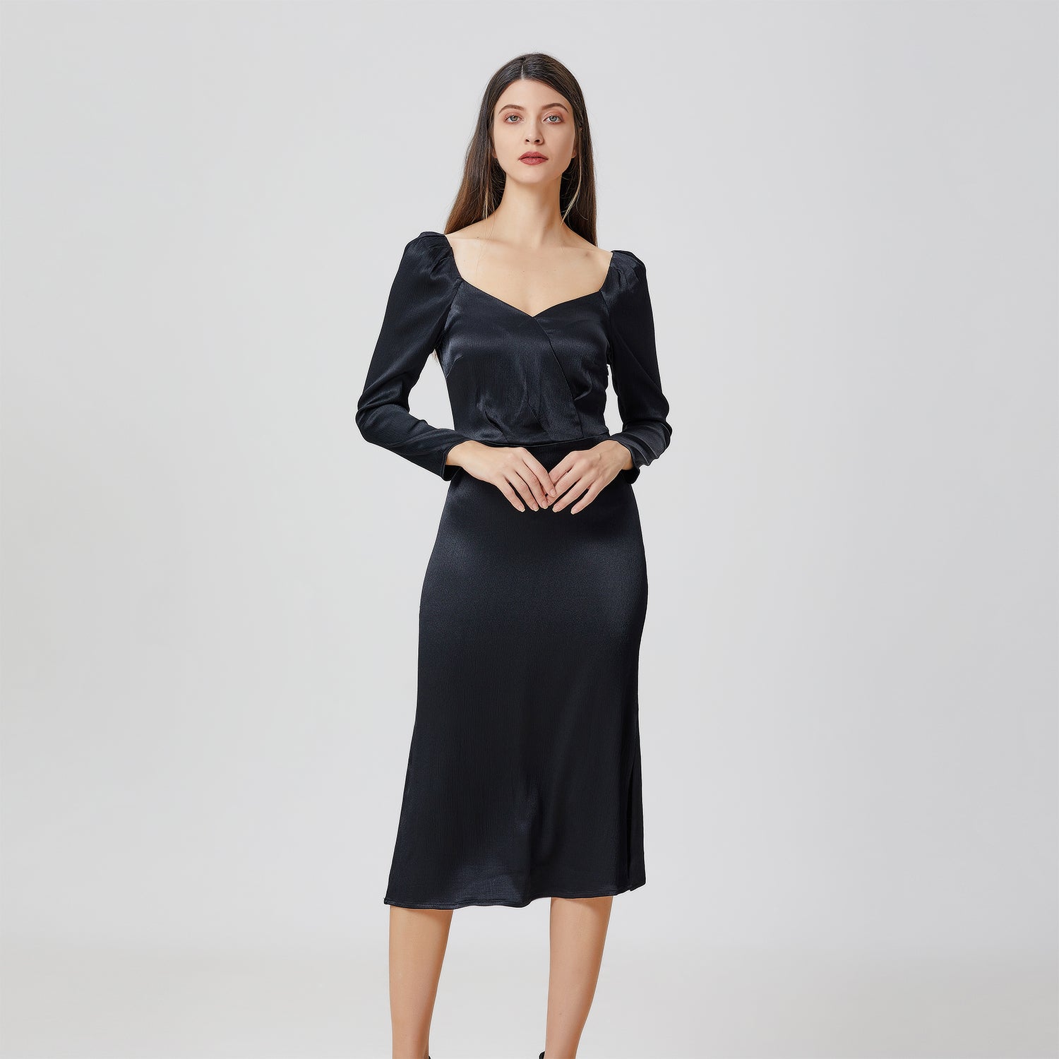 Robe satin à décolleté coeur- croisé