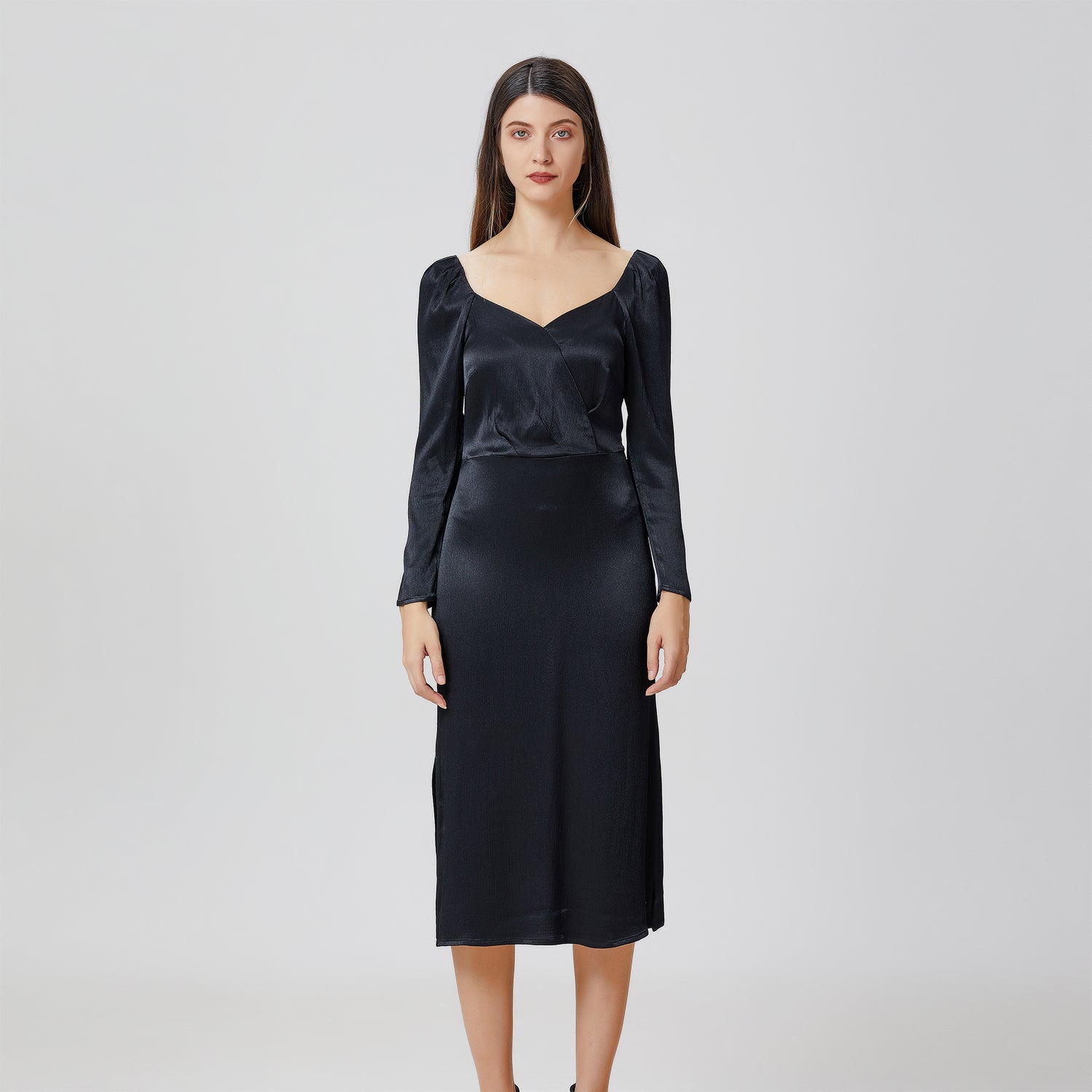 Robe satin à décolleté coeur- croisé